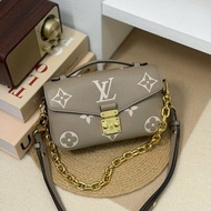 🏷LV 路易威登．Pochette Métis East West 郵差包 斑鳩灰 M23081 芯片款