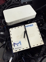 💚網上鴨寮街♻️ D-Link 乙太網交換器 DES-1008A  / Mikrotik hEX (RB750Gr3) 有線路由器 配備 5 個 Gigabit 連接埠、雙核心 880MHz 處理器♻