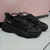 Warrior Chunky Fullblack Sneakers size - 42