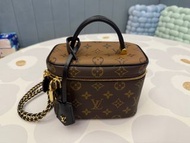 LV  Vanity PM