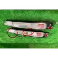 DAIHATSU MOVE L9 L900 L900S  TAIL LAMP 1 SET PNP KENARI YANG ada guna roof rack kiri side ada pecah