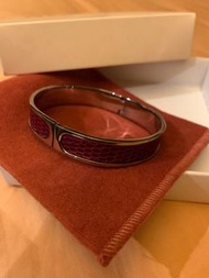 A bangle of kwanpen