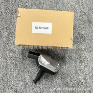 Suitable for Volkswagen Audi Q3 Q5 A4 A5 A6 Q7Car Model Oil Level Sensor1J0907660B