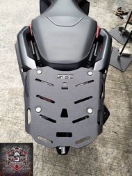 SEC TOP BOX BRACKET ADV 160 MEGATRON