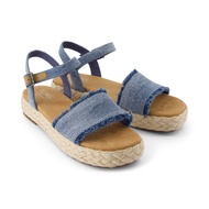 TOMS รองเท้าแตะลำลองผู้หญิง รุ่น Abby Dark Sky Textured Denim Fray (CE) รองเท้าลิขสิทธิ์แท้
