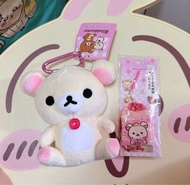 日本san-x鬆馳熊Rilakkuma 熊妹 牛奶熊 白熊 登山扣零錢包掛件 開運御守 正反兩面圖案