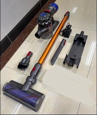 Dyson V8 吸塵機跟相中配件，自取可試，私保3個月。