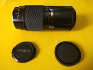 Minolta AF 75-300mm zoom  f4.5-5.6 光圈， 沒有光圈操控環,  可以用於 Sony SLR，所以要加轉接環現代數碼機身如/Sony NEX, Fujifilm, 可以操控使用到， 和早期 Minolta AF 菲林 SLR 反光機， 這 zoom 是設計用作拍攝遠攝雀鳥和人像用。戰前萬能達是德國日本相機公司, 有德國技師, 所以製作鏡頭都有德國風味, 甚至有部分 Leica R Zoom 鏡頭都是由 Minolta 代工生產的