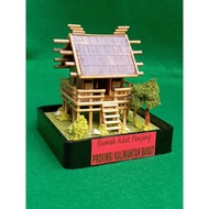 Miniature Long Traditional House prov. West Kalimantan ..Size (8x8x8cm)