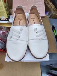 Hush Puppies 白色平底鞋