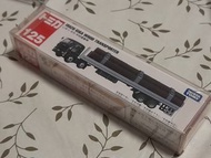 TOMICA 125 ISUZU GIGA WOOD TRANSPORTER