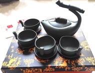 紫砂茶壺 " 一片清心 " , 中國工藝美術大師 周才軍 作品!全套 全新 , 有證書, 值得收藏, 可面交 ( 留意交收地點 ) or SF到付 !
