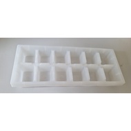 12 Cavity White Plastic Ice Cube Tray For Freezer