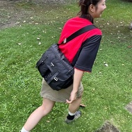 Prada 經典三角標黑銀尼龍郵差斜背包大號35*28*14 96新配件塵袋