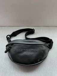 🔥清庫存｜超低價走貨 | Alexander Wang 壓紋logo小羊皮腰包 酷颯全黑多背法 休閒百搭男女通用胸包|