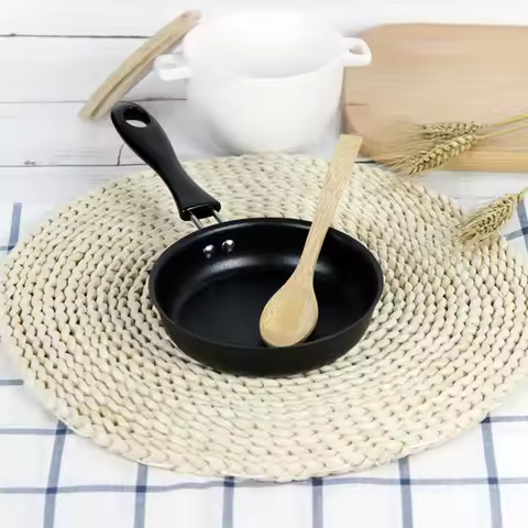 12cm Mini Frying Pan Anti-Scald Handle Mini Saute Pan Compact Egg Frying Pan Non-Stick Iron Frying P