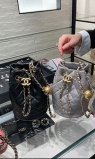 最新22B罕有款回歸 專屬VIP款式 全新現貨 CHANEL BUCKET BAG WITH PEARL CRUSH GOLD CRUSH CHAIN (BLACK 黑色 / GREY 灰色) 水桶袋