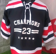 เสื้อไอซ์ฮอกกี้มือสอง แชมป์23ผู้เล่น ยูจีน 83 ไซร์xxl  ice  hockey jersey champions 23  รอบอก 46 ยาว.29 (สิ้นค้ามือสองมีตำหนิกรุณาอ่านรายละเอียด)