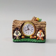 日本迪士尼設計奇奇蒂蒂雙手托臉桌上時鐘擺飾