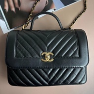 ::CHANEL:: Chevron Top Handle Flap Bag 黑色提把山形紋口蓋斜背鏈包