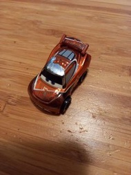 這是一輛美泰兒（Mattel）《汽車總動員》系列的金屬迷你賽車，角色為提姆·特雷德雷斯（Tim Treadless）。