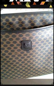 法國 Celine Triomphe CELINE PARIS 最新 Triomphe 雙C logo 拼 Authentic Monogram pattern crossover clutch ba