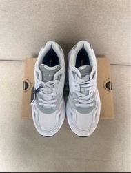 Tommy Hilfiger 灰色運動鞋