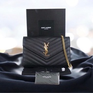 「JL精品代購」98新 Ysl 荔枝牛皮黑金信封包