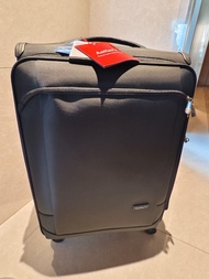 Antler Verona DLX 黑色中型可擴展行李箱