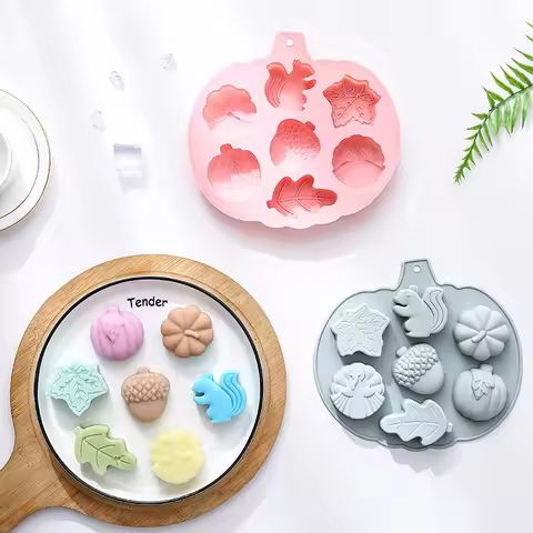 7-hole Autumn Harvest Theme Squirrel Pumpkin Turkey Leaves and Other Modeling Silicone Mold Ice Grid