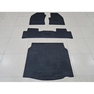 TOYOTA COROLLA CROSS BLACK RUBBER CARPET FULL SET Good QUALITY