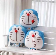 Doraemon 叮噹 哆啦A夢 二合一 cushion 攬枕 抱枕 毛毯 午睡被 冷氣被 新年 擺設 裝飾 大雄 靜香 比卡超 卡比獸 蠟筆小新 三眼仔 勞蘇 lulu豬 胡迪
