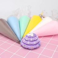 Set of 10 plastic piping bags for cakes and birthday cakes
