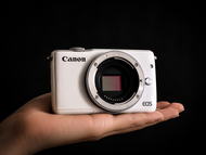 (มือสอง )เฉพาะ body กล้อง canon eos m10   ( ไม่มีเลนส์)