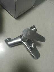 浴室     浴缸      冷熱水龍頭      水龍頭      不銹鋼物料 304 stainless steel material