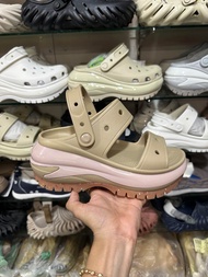 Crocs mega crush sandal รองเท้าแตะรัดส้นผู้หญิง รองเท้าใส่ไปทะเล รองเท้าแตะ รองเท้าชายหาด 5 สี|20798