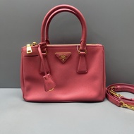 Prada 普拉達 十字紋牛皮小號殺手包 尺寸26*17