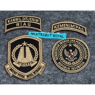 AIRPORT CREAM RAISED BET & BLACK AIRPORT RAISED BET