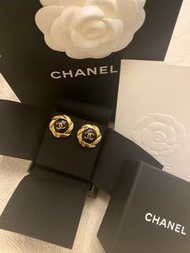 2022全新full set Chanel 黑金耳環