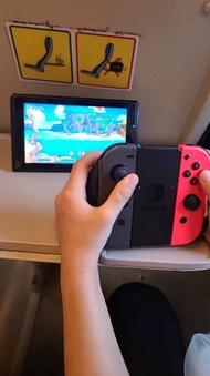 Nintendo Switch 大電版 開心玩，已改機，大氣層雙系統，裝滿game，到手直接玩得，功能一切正常，joycon唔漂