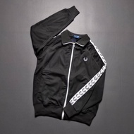 JAKET TRACKTOP CASUAL FRED PERY HITAM
