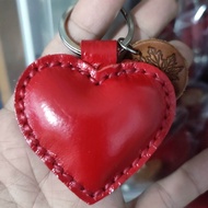 พวงกุญแจคู่รัก พวงกุญแจหัวใจ พวงกุญแจรถยนต์ heart keyring ทำจากหนังแท้ 100% สินค้า Otop 5 ดาว ราชบุร