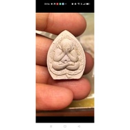 名稱：Phra Pidta Roon Koon Larp 龙婆坤圣粉必打師父：Lp Koon 活財神龍婆坤
寺廟：Wat Banrai