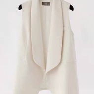 Alisa Sonya ชุดสูทผู้หญิงเสื้อแขนกุดเปิดด้านหน้าและกางเกงขาสั้น