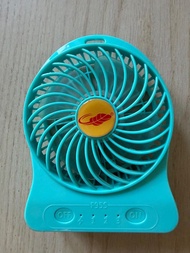 Gongtian 共田 F95S 暴風版手提風扇 (藍色)芭蕉扇 Battery Included 原價HKD 50
