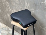 เบาะคนซ้อนทรงเว้าท้ายยาว ( ใช้กับตะแกรงเสริมท้าย )  Honda CT125 Japan Style 🇯🇵