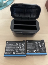 Insta360 X3 雙電池充電盒連兩粒電池