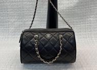 Chanel 黑色菱格紋圓筒手袋