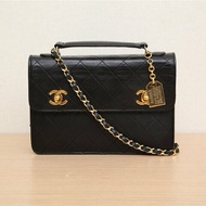 CHANEL 中古黑金羊銘牌公事包黑色1開肩背包