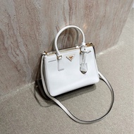 Prada 白雪公主殺手包